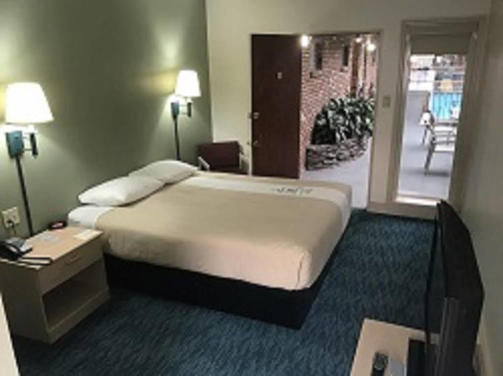 Bluebird Spa City Motor Lodge ซาราโทกาสปริงส์ ภายนอก รูปภาพ